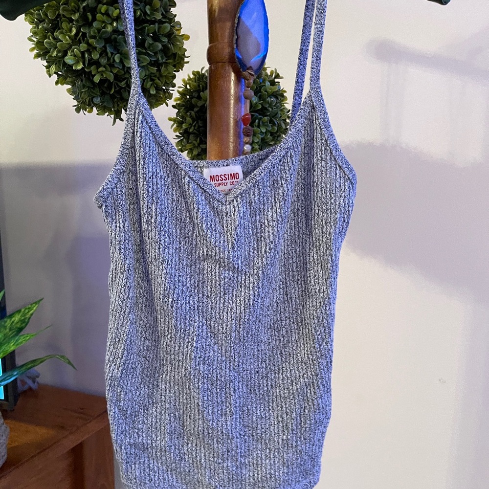 gray tank top